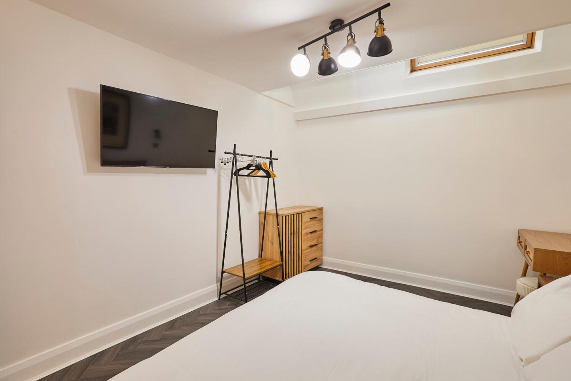 Host & Stay - Queen Square Hideaway Ливърпул Екстериор снимка